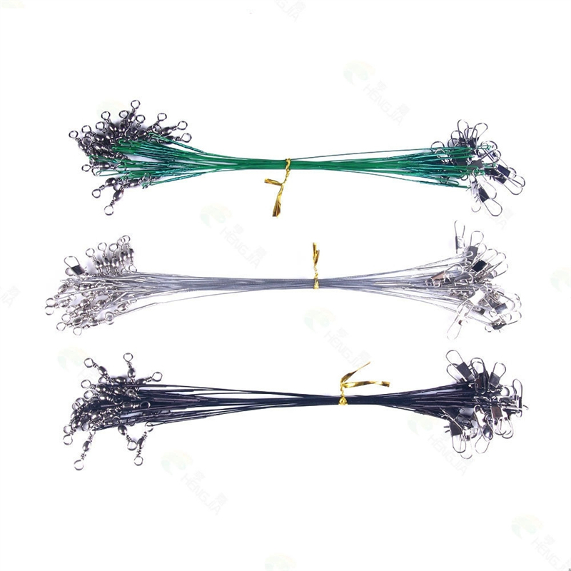 Leader Line - 20個入り、噛みつき防止加工を施したスチールワイヤーリーダー（15cm、20cm、25cm）。スイベル付きスナップが付いており、黒／緑／銀色の3色展開。釣り用アクセサリー。